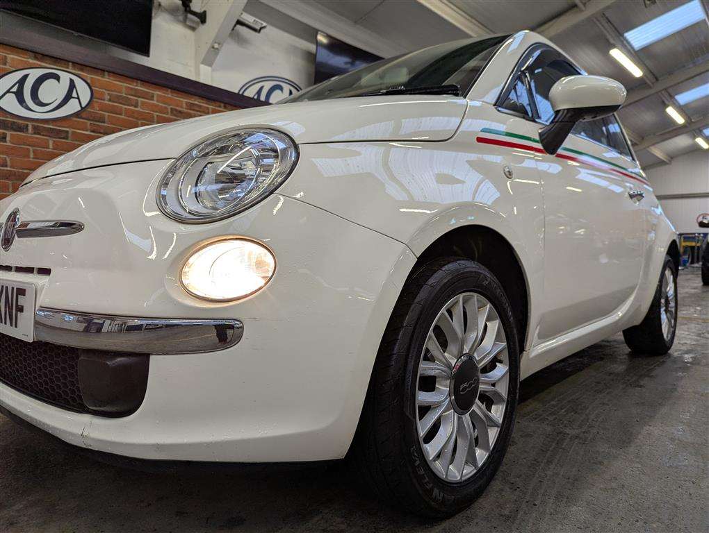 <p>2015 FIAT 500 LOUNGE</p>