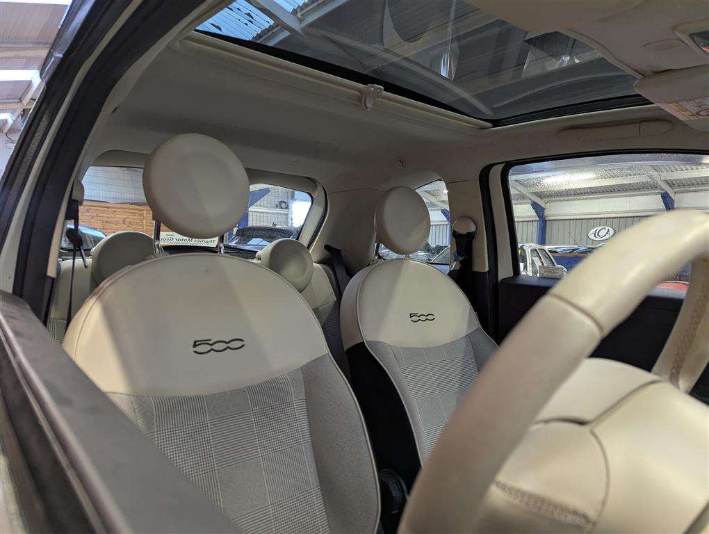<p>2015 FIAT 500 LOUNGE</p>