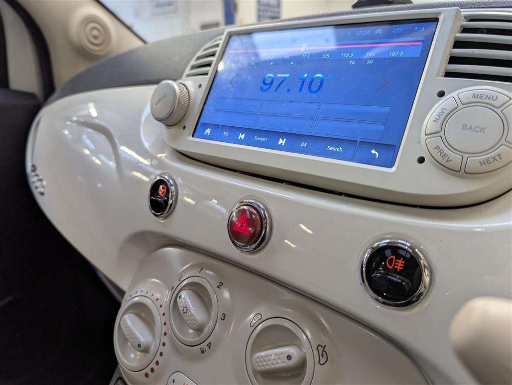 <p>2015 FIAT 500 LOUNGE</p>