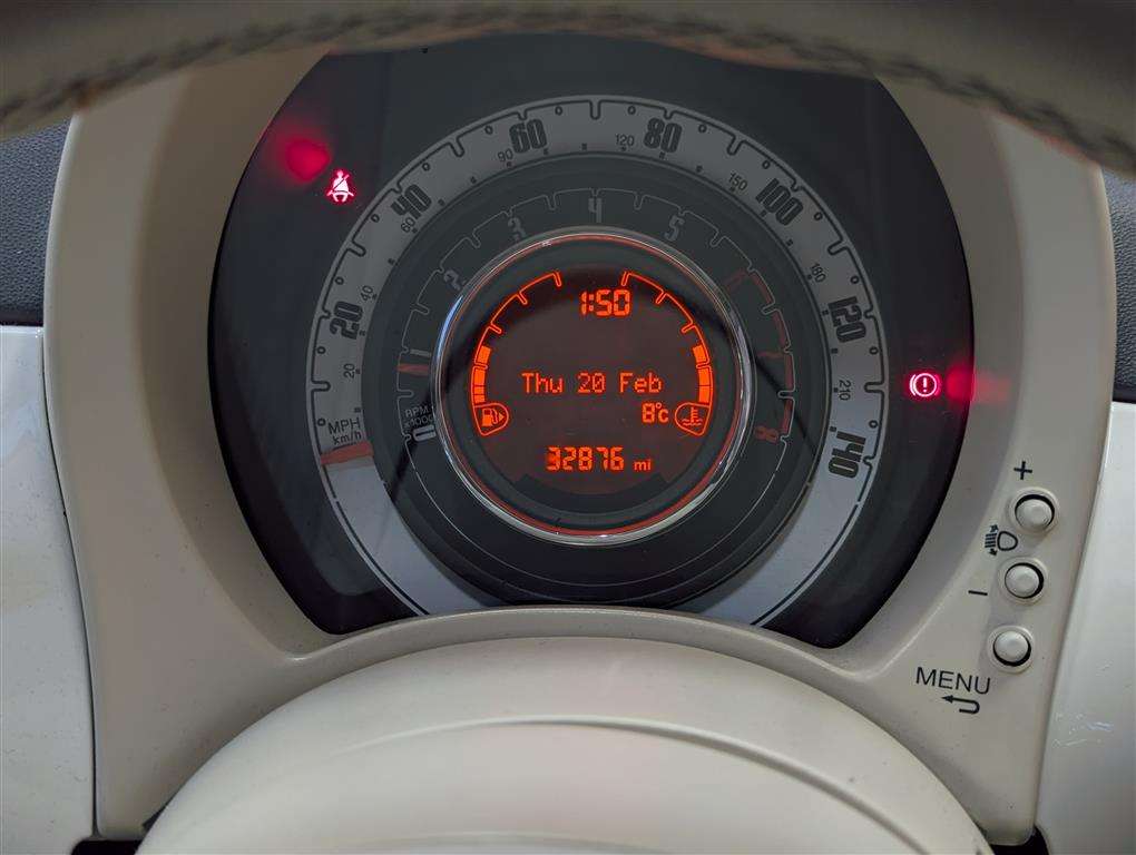 <p>2015 FIAT 500 LOUNGE</p>