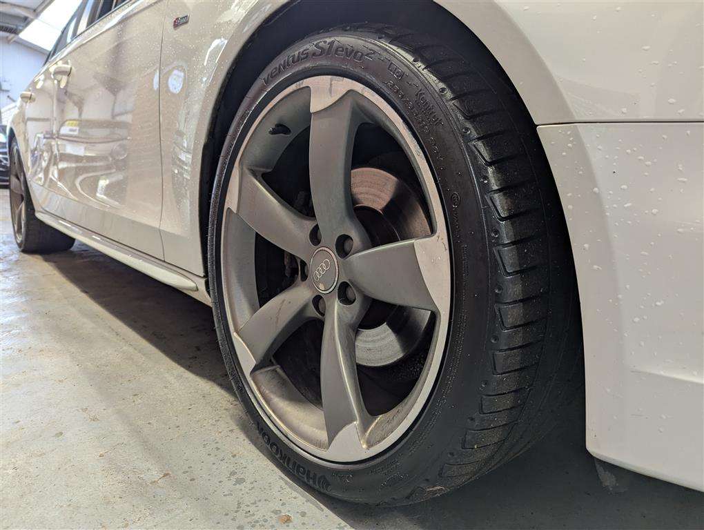<p>2013 AUDI A4 S LINE BLACK EDT TDI Q</p>