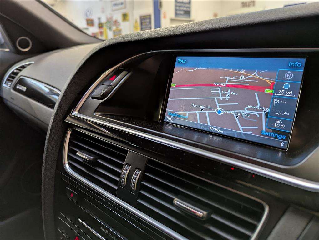 <p>2013 AUDI A4 S LINE BLACK EDT TDI Q</p>