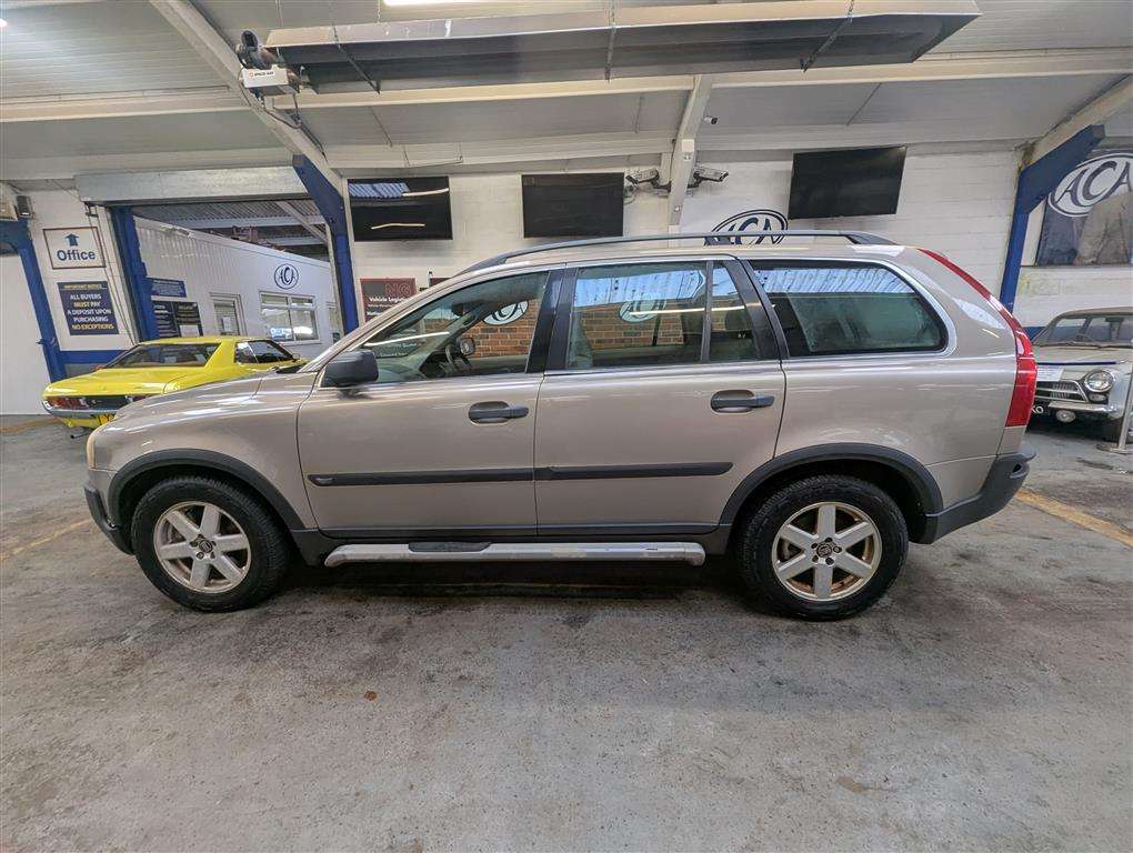 <p>2004 VOLVO XC 90 D5 S AWD SEMI-AUTO</p>