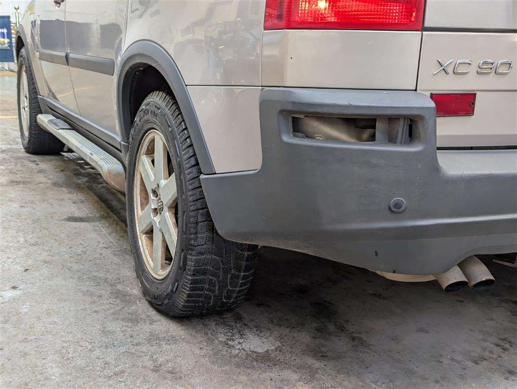 <p>2004 VOLVO XC 90 D5 S AWD SEMI-AUTO</p>