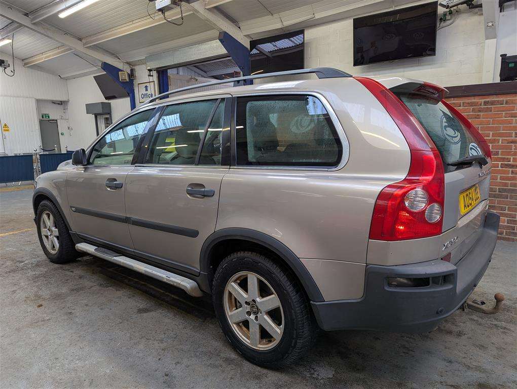 <p>2004 VOLVO XC 90 D5 S AWD SEMI-AUTO</p>