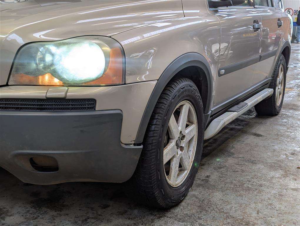 <p>2004 VOLVO XC 90 D5 S AWD SEMI-AUTO</p>