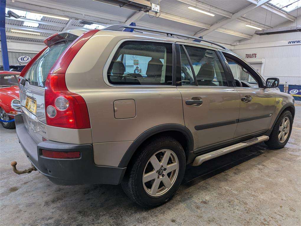 <p>2004 VOLVO XC 90 D5 S AWD SEMI-AUTO</p>