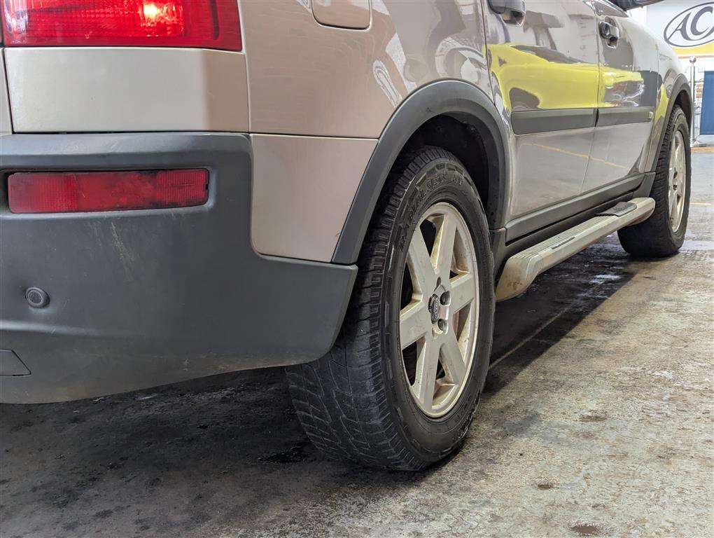 <p>2004 VOLVO XC 90 D5 S AWD SEMI-AUTO</p>