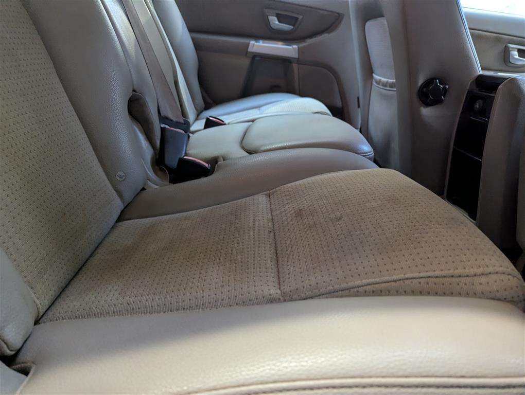 <p>2004 VOLVO XC 90 D5 S AWD SEMI-AUTO</p>