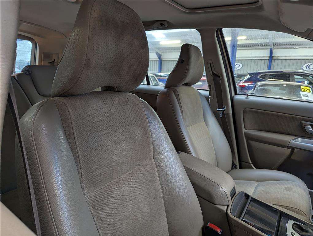 <p>2004 VOLVO XC 90 D5 S AWD SEMI-AUTO</p>