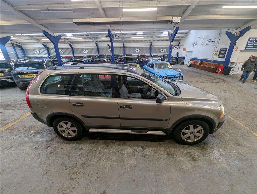 <p>2004 VOLVO XC 90 D5 S AWD SEMI-AUTO</p>