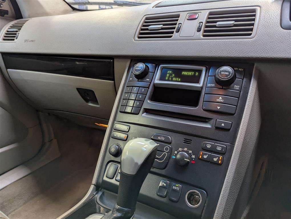 <p>2004 VOLVO XC 90 D5 S AWD SEMI-AUTO</p>