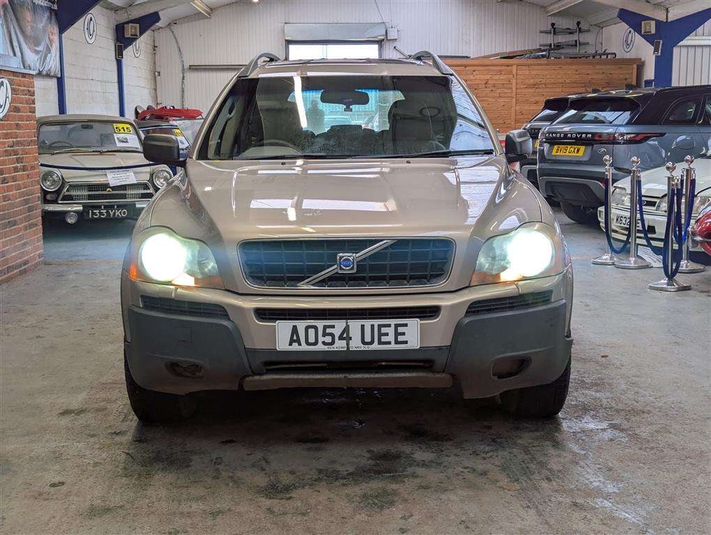 <p>2004 VOLVO XC 90 D5 S AWD SEMI-AUTO</p>