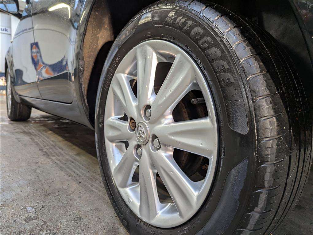 <p>2009 TOYOTA YARIS **SOLD</p>