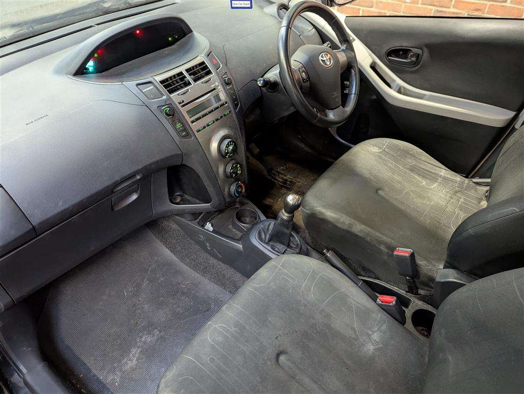 <p>2009 TOYOTA YARIS **SOLD</p>