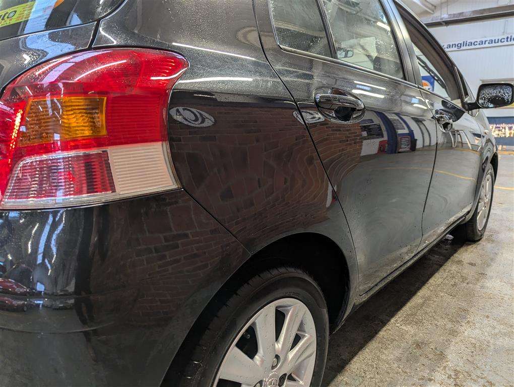 <p>2009 TOYOTA YARIS **SOLD</p>