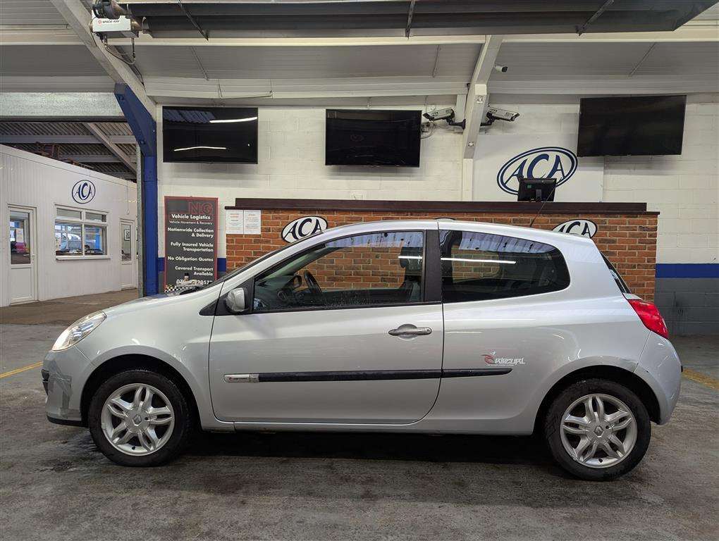 <p>2008 RENAULT CLIO RIP CURL 2 DCI</p>
