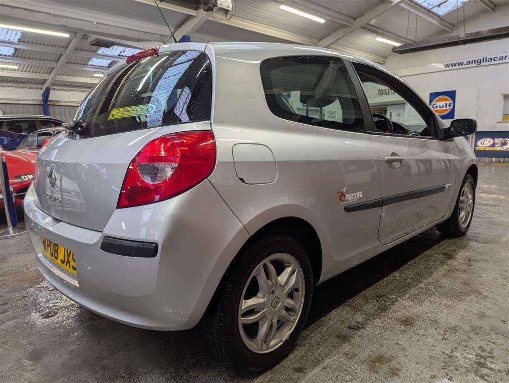 <p>2008 RENAULT CLIO RIP CURL 2 DCI</p>