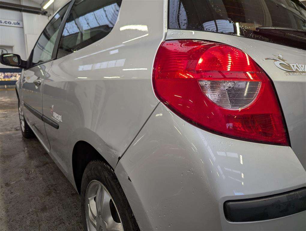 <p>2008 RENAULT CLIO RIP CURL 2 DCI</p>