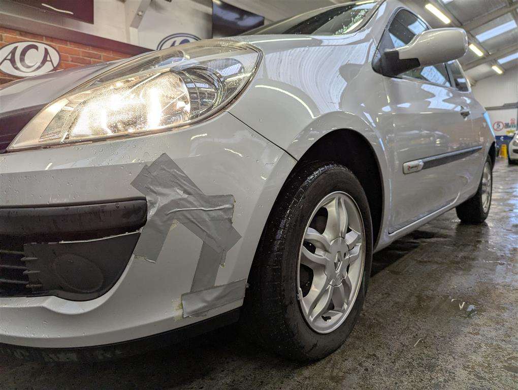 <p>2008 RENAULT CLIO RIP CURL 2 DCI</p>