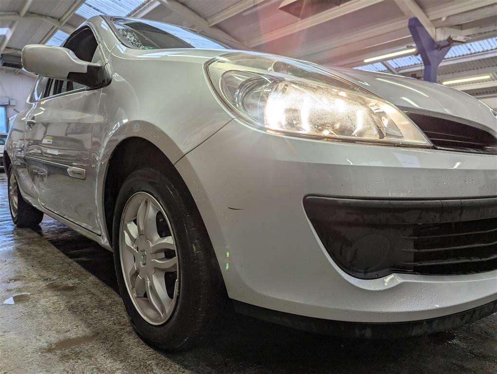 <p>2008 RENAULT CLIO RIP CURL 2 DCI</p>
