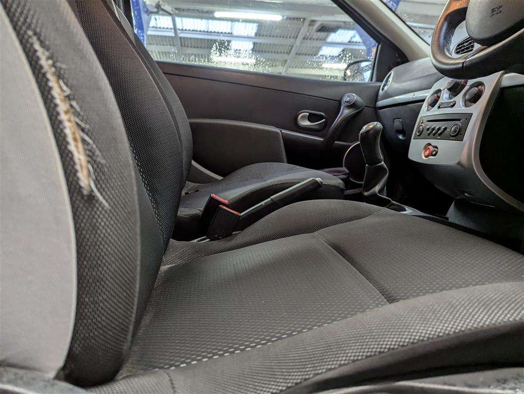 <p>2008 RENAULT CLIO RIP CURL 2 DCI</p>