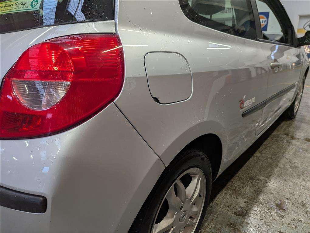 <p>2008 RENAULT CLIO RIP CURL 2 DCI</p>