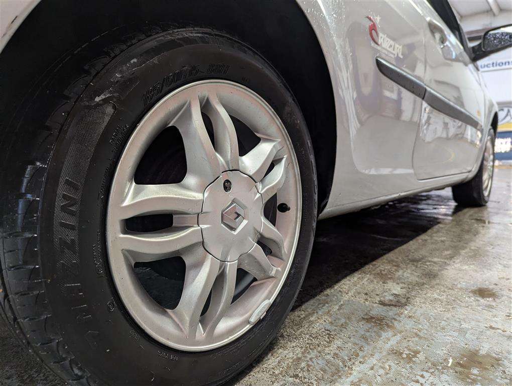 <p>2008 RENAULT CLIO RIP CURL 2 DCI</p>