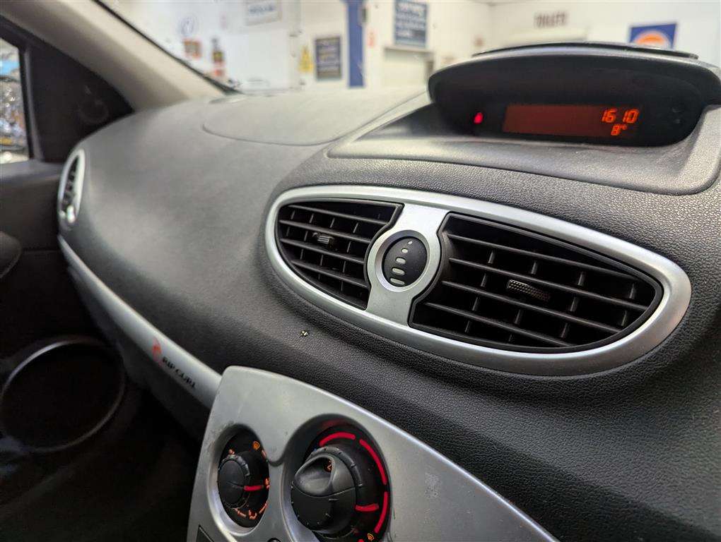 <p>2008 RENAULT CLIO RIP CURL 2 DCI</p>