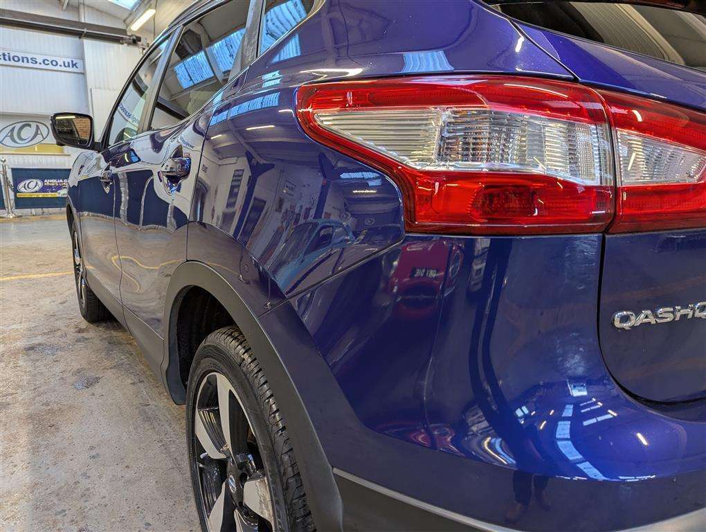 <p>2015 NISSAN QASHQAI N-TEC + DCI</p>
