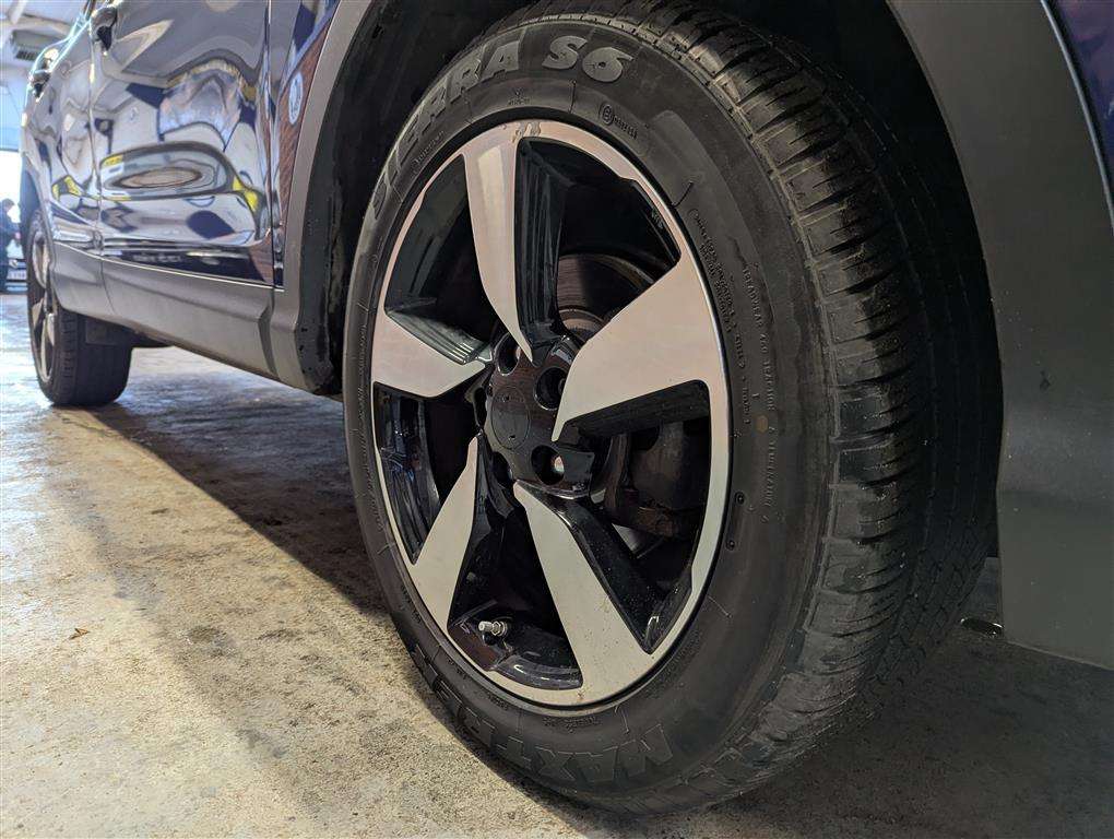 <p>2015 NISSAN QASHQAI N-TEC + DCI</p>