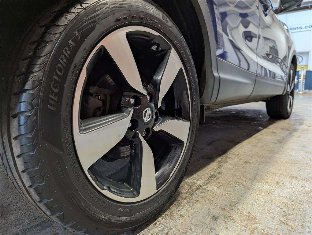 <p>2015 NISSAN QASHQAI N-TEC + DCI</p>