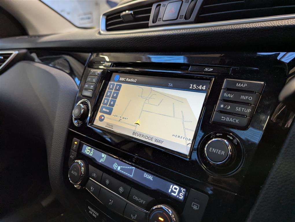 <p>2015 NISSAN QASHQAI N-TEC + DCI</p>