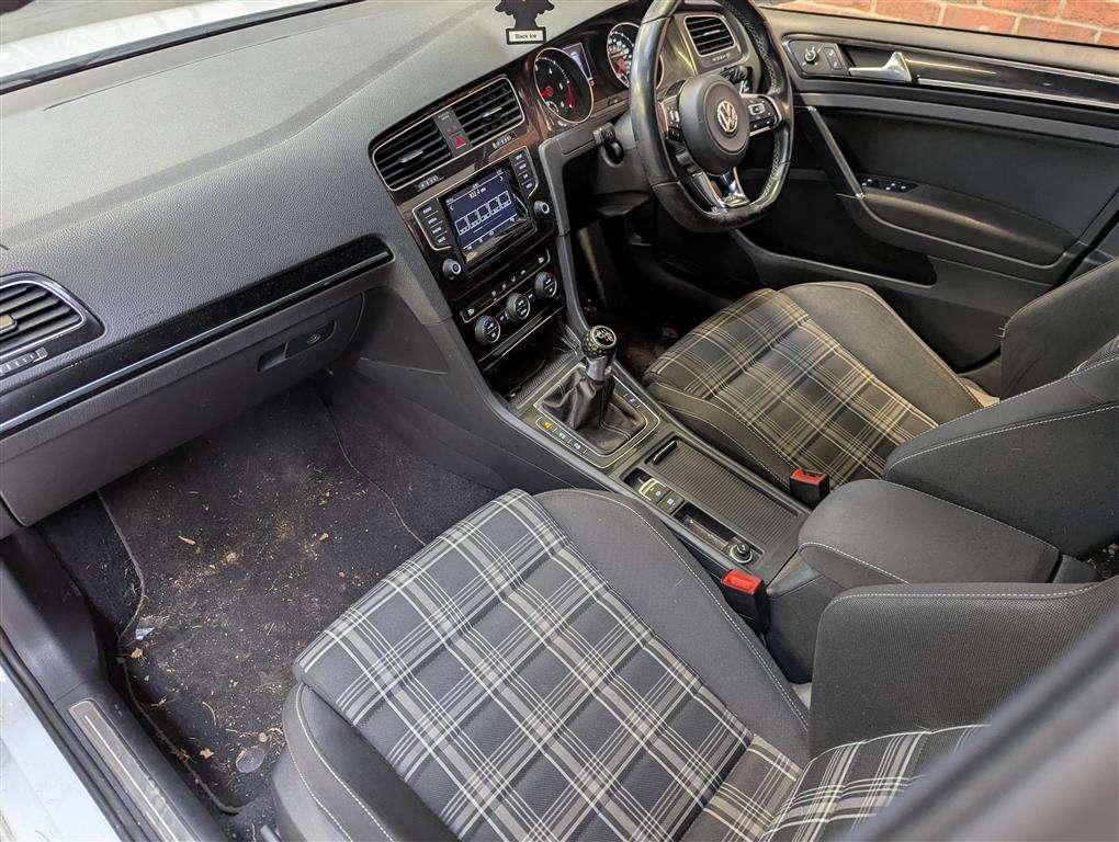 <p>2014 VOLKSWAGEN GOLF GTD</p>