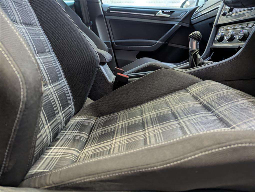 <p>2014 VOLKSWAGEN GOLF GTD</p>