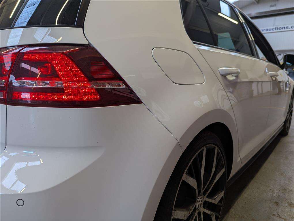 <p>2014 VOLKSWAGEN GOLF GTD</p>