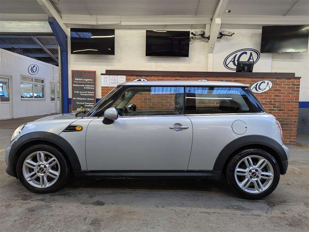 <p>2011 MINI COOPER D</p>