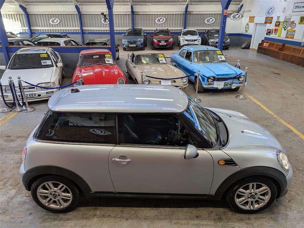 <p>2011 MINI COOPER D</p>