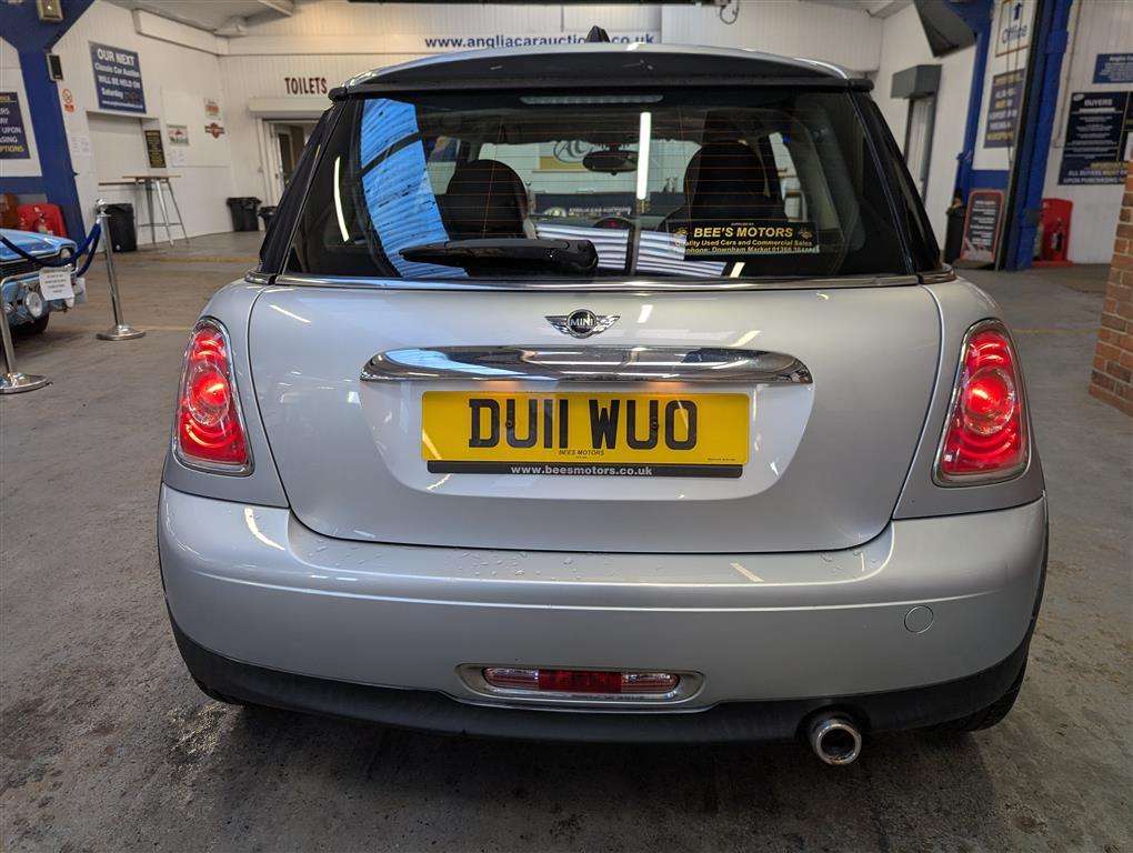 <p>2011 MINI COOPER D</p>