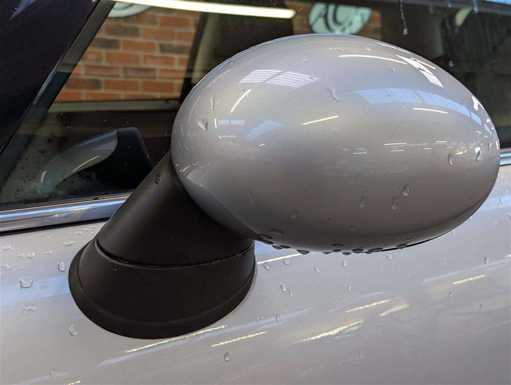 <p>2011 MINI COOPER D</p>