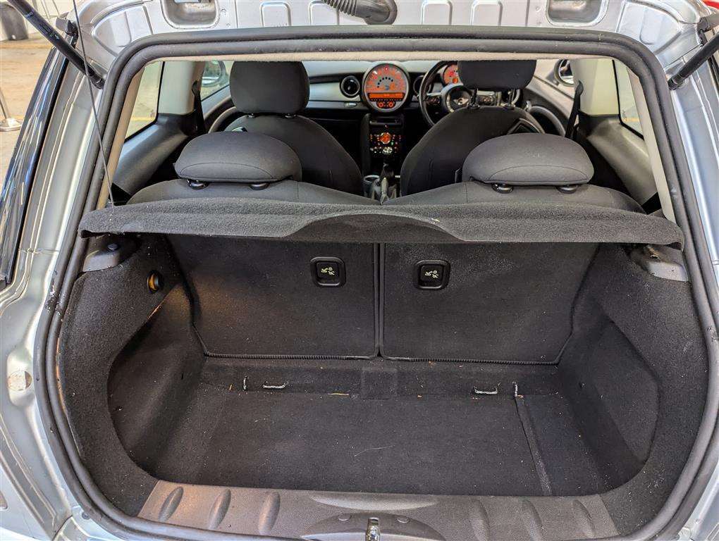 <p>2011 MINI COOPER D</p>
