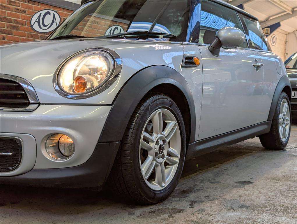 <p>2011 MINI COOPER D</p>