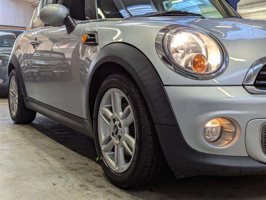 <p>2011 MINI COOPER D</p>
