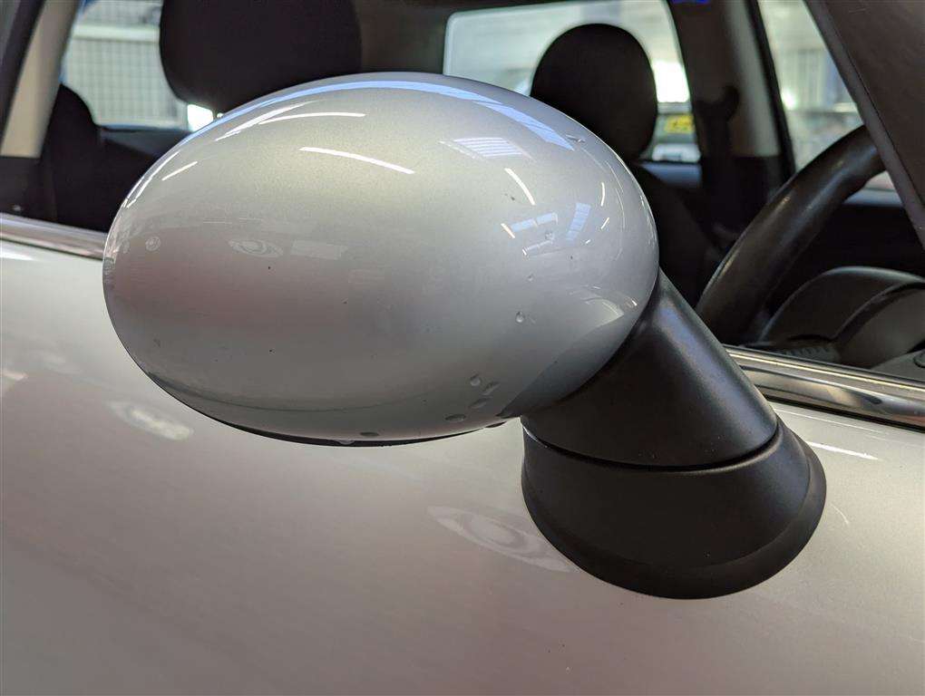 <p>2011 MINI COOPER D</p>
