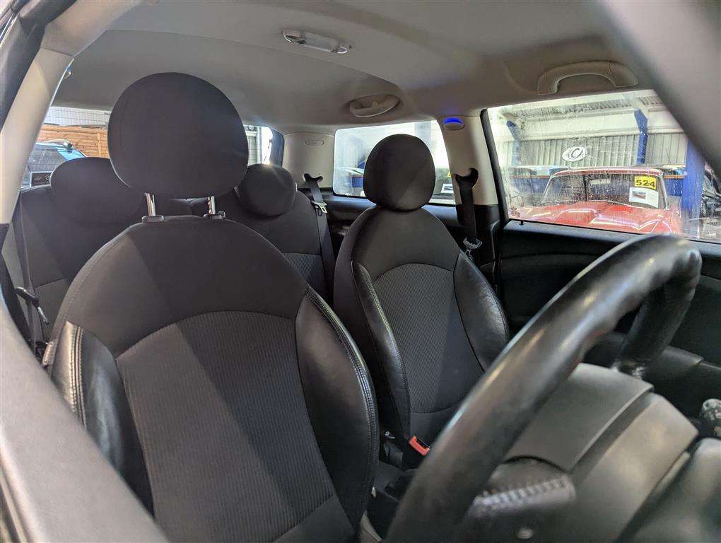 <p>2011 MINI COOPER D</p>