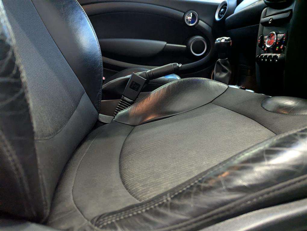 <p>2011 MINI COOPER D</p>