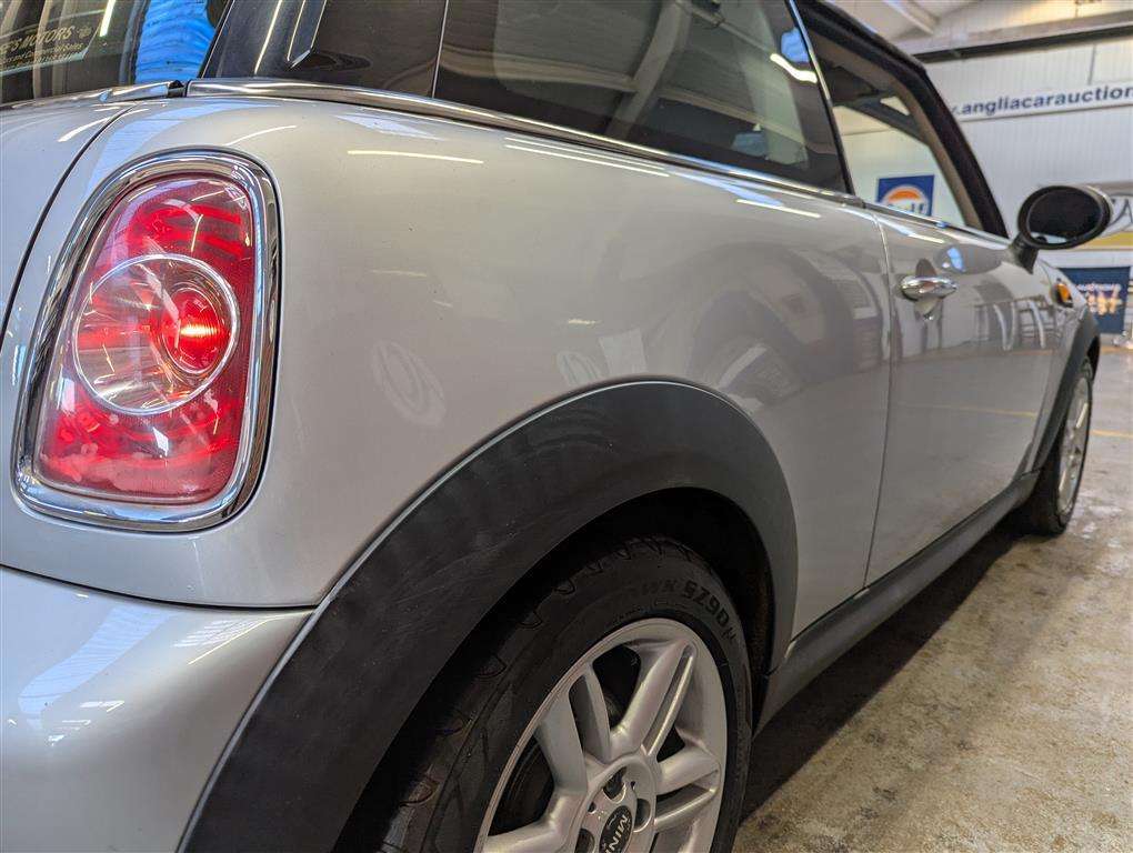 <p>2011 MINI COOPER D</p>