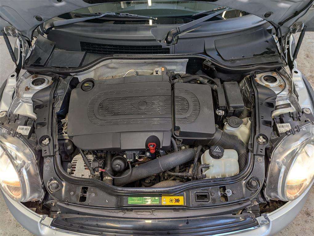 <p>2011 MINI COOPER D</p>