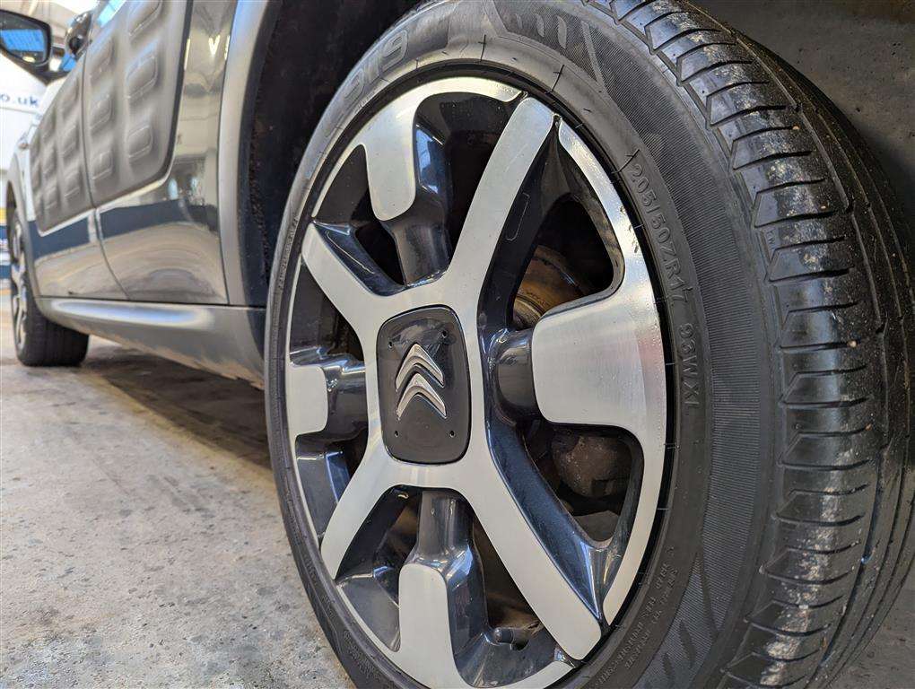 <p>2015 CITROEN C4 CACTUS FLAIR BLUEHDI</p>