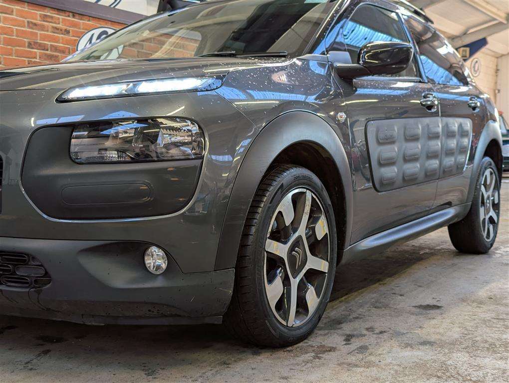 <p>2015 CITROEN C4 CACTUS FLAIR BLUEHDI</p>